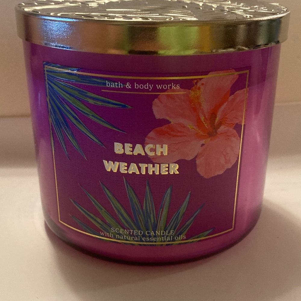 Bath & Body Works Beach Weather Candle - Purple and Silver